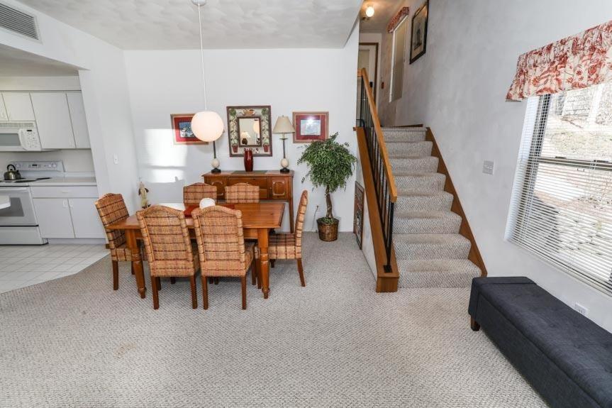 Seven Springs Stonegate 2 Bedroom Standard Condo, Ski-in Out, Sleeps 8! Apartment *