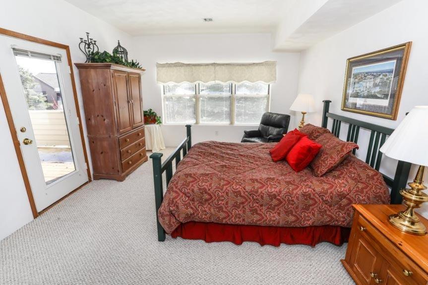Seven Springs Stonegate 2 Bedroom Standard Condo, Ski-in Out, Sleeps 8! Champion