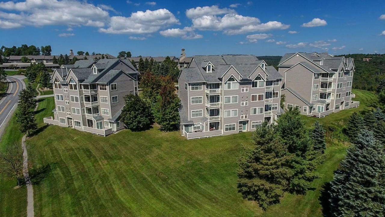 Apartment Seven Springs Stonegate 2 Bedroom Standard Condo, Ski-in Out, Sleeps 8! Champion